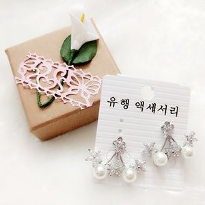 NEW Floral Earrings with faux pearl and crystal